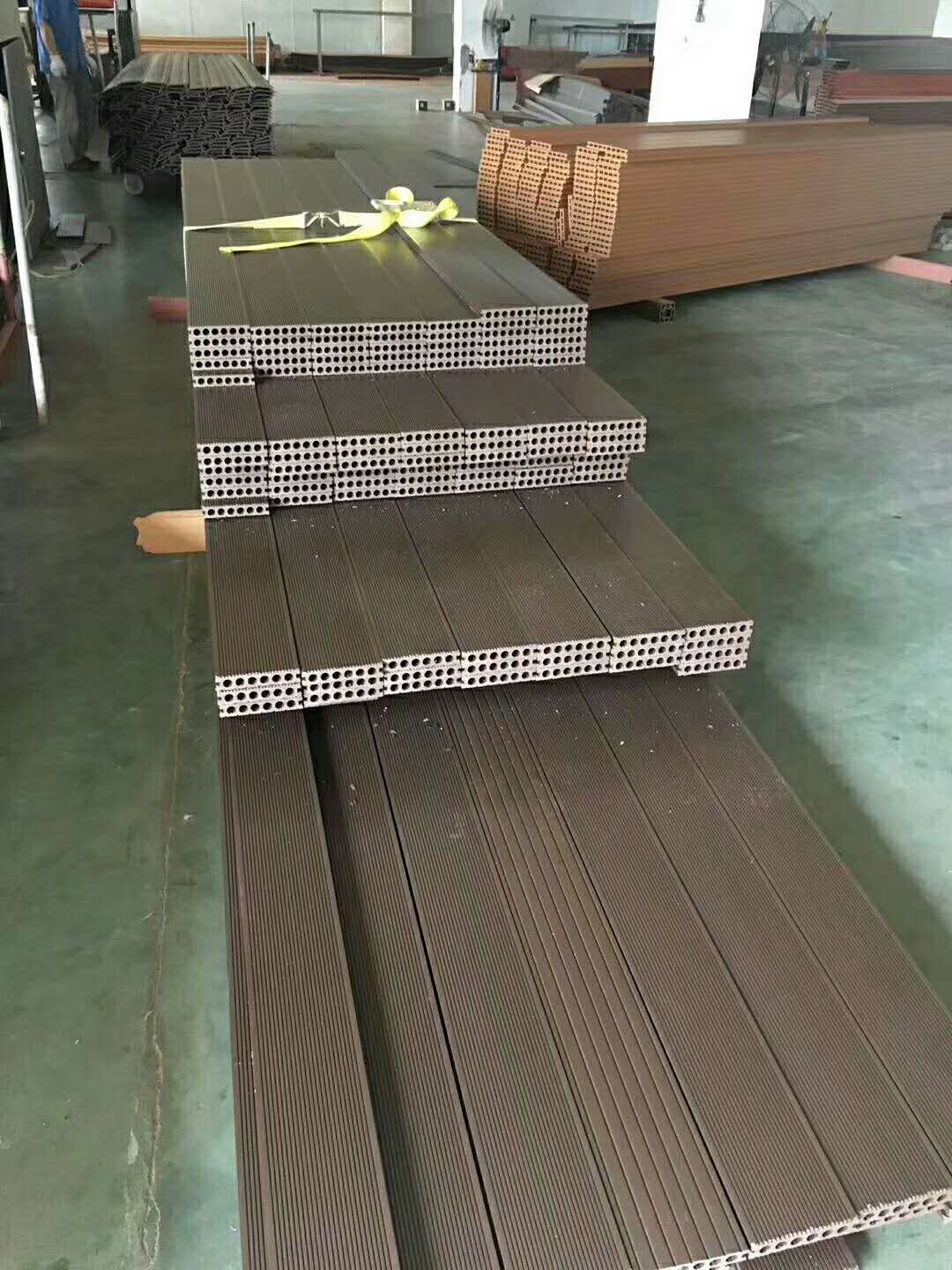 胶州木塑制品生产车间照片